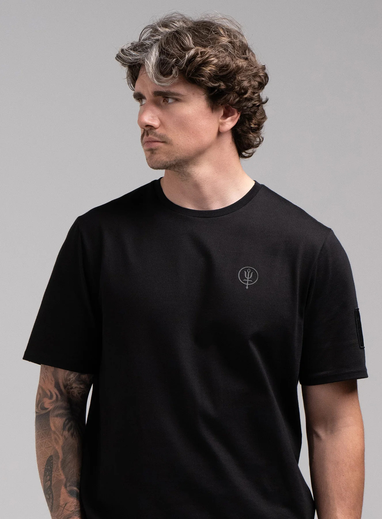 INSIGNIA T-SHIRT - LOVE MANY TRUST FEW - Image 4